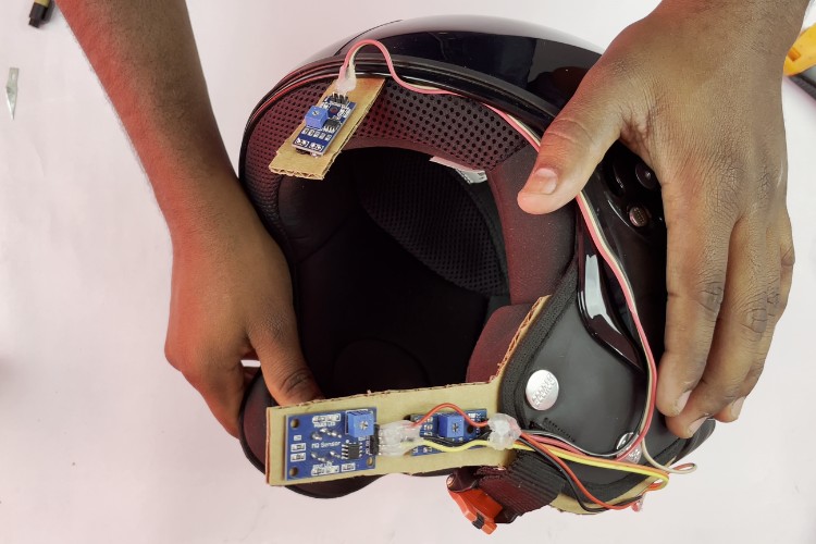 Assembly of Sensors into Helmet with the Cardboard Setup