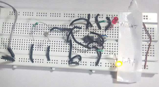 Dark and Light Indicator Circuit using IC LM358 Dark and Light Indicator Circuit using IC LM358