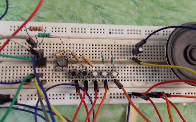 DIY Piano using 555 Timer IC DIY Piano using 555 Timer IC