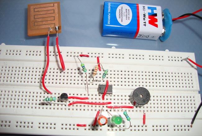 Rain Alarm Project using IC 555 Rain Alarm Project using IC 555