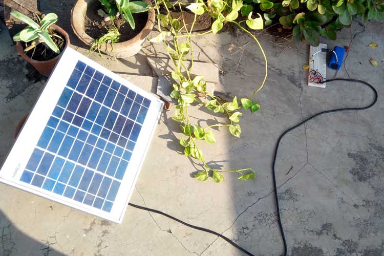 Solar Powered Automatic Garden Light Solar Powered Automatic Garden Light