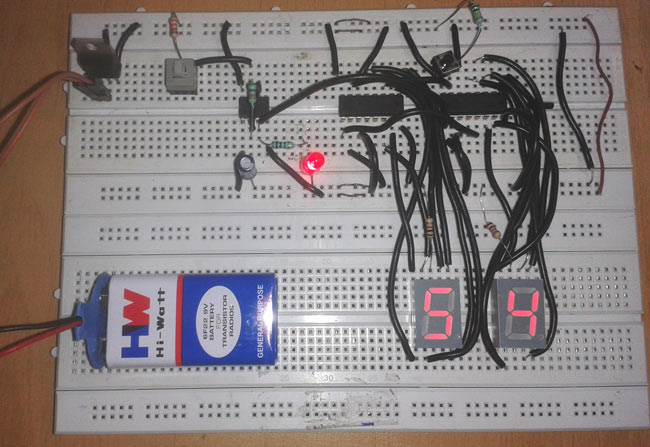 Digital Stopwatch Circuit using IC 555 Digital Stopwatch Circuit using IC 555