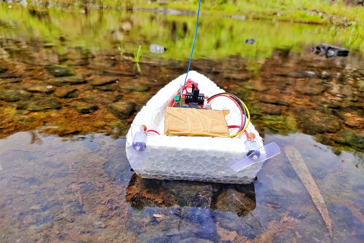Arduino RC Boat using 433 MHz RF Modules Arduino RC Boat using 433 MHz RF Modules
