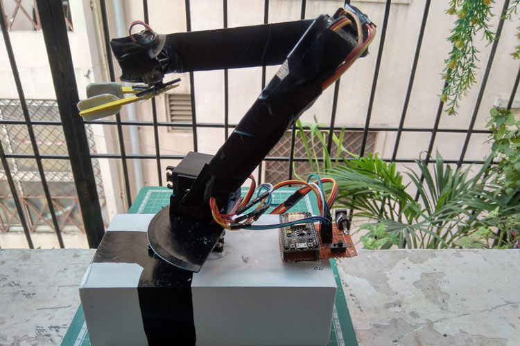 Smart Robotic Arm Smart Robotic Arm