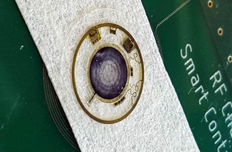 Smart Contact Lens Mimicking the Human Iris Artificial Iris Embedded in Smart Contact Lens