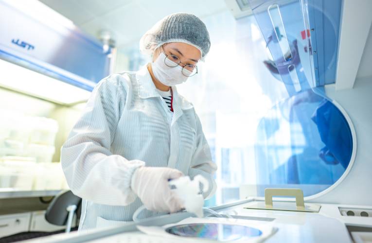 LEES researcher reviewing a 200 mm Silicon III-V wafer LEES researcher reviewing a 200 mm Silicon III-V wafer