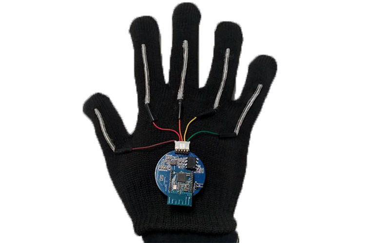Wearable Tech Glove with Stretchable Sensors Wearable Tech Glove with Stretchable Sensors