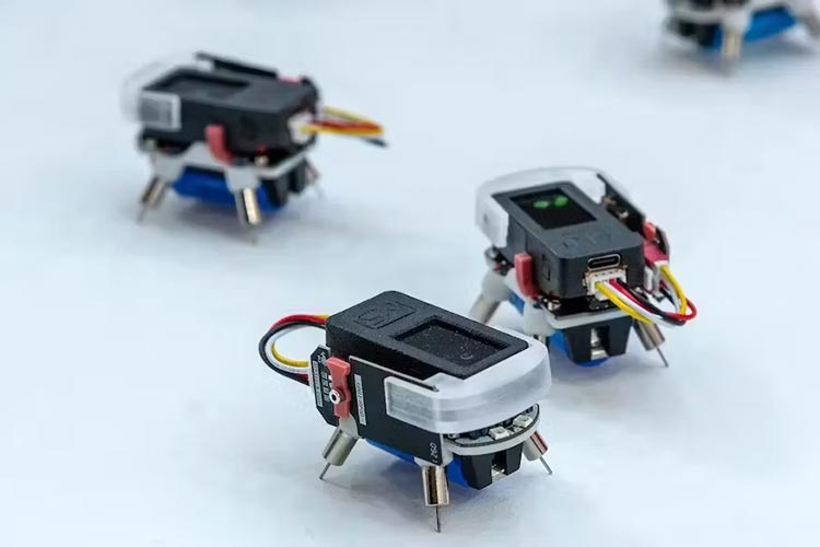 Kazokutchi Robots with NFC and NFT Kazokutchi Robots with NFC and NFT