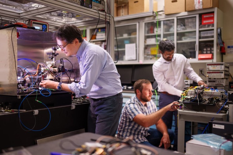 Sandia Scientists Working on Atom Interferometry Sandia Scientists Working on Atom Interferometry